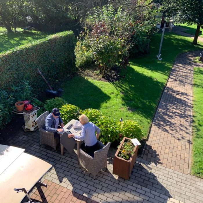 Gezellig samen in op het terras